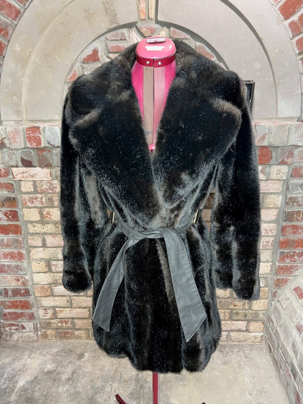 Faux fur coat vintage 1960s exaggerated collar black